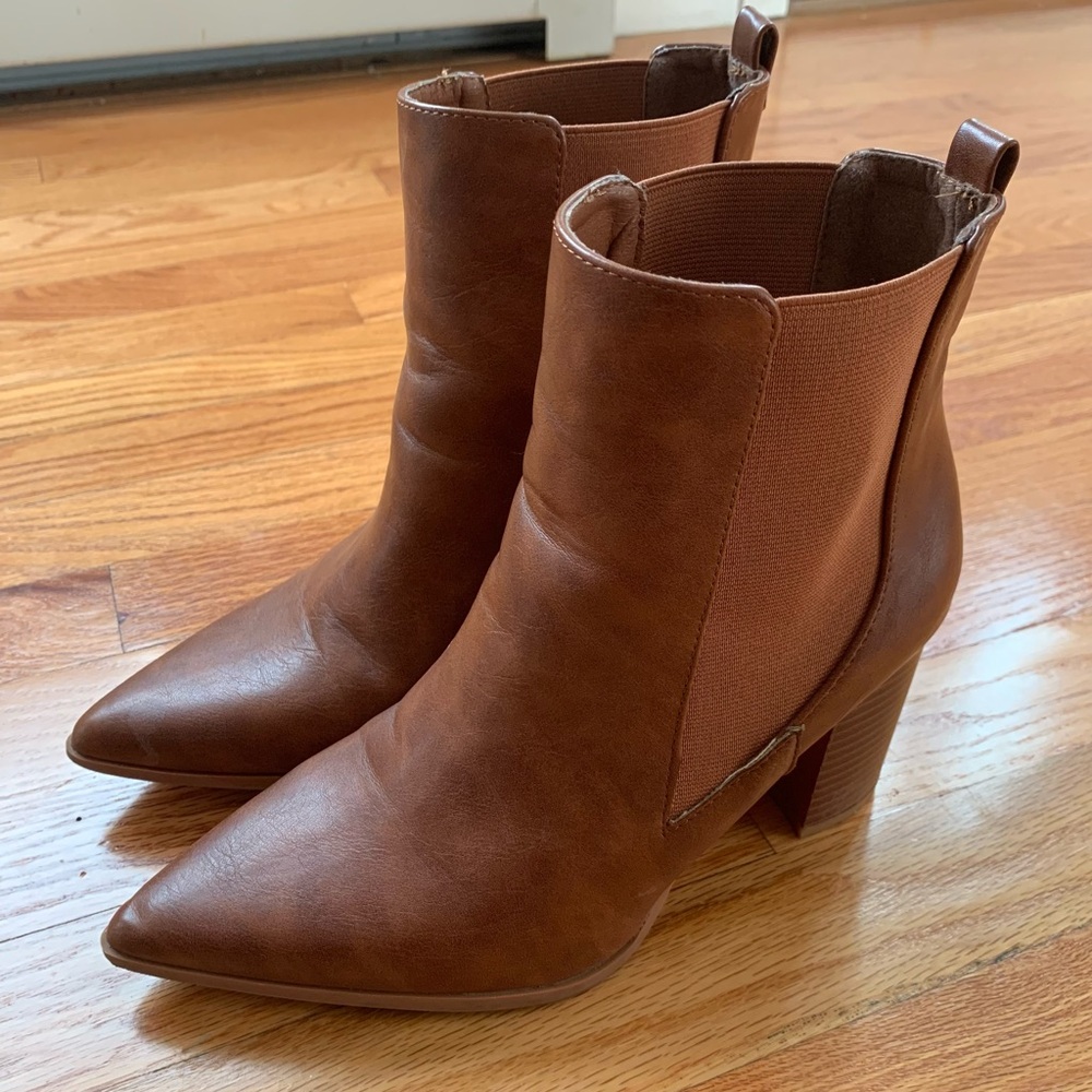 Brown Pointed Toe Ankle Boots. Wide Calf friendly. Size 8.5